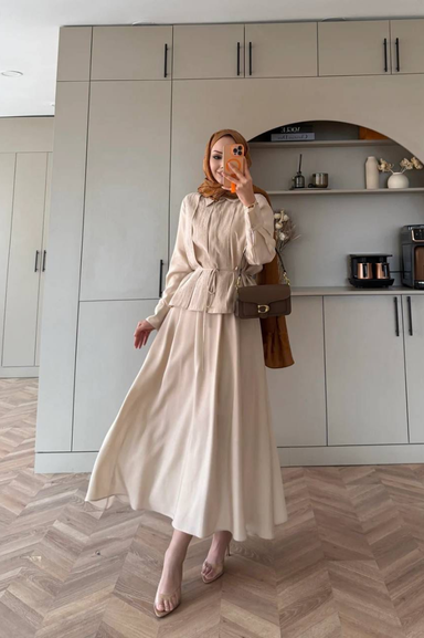 Weak Blue Kadın Krem Elbise Uzun Düğmeli Belden Bağlama Detaylı Tesettür Elbise Rahat Kalıp Günlük Şık Kombin